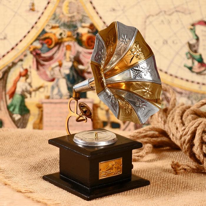 Граммофон сувенирный "Соцветие" дерево, латунь 11х11х24 см
Граммофон сувенирный "Соцветие" дерево, латунь 11х11х24 см
