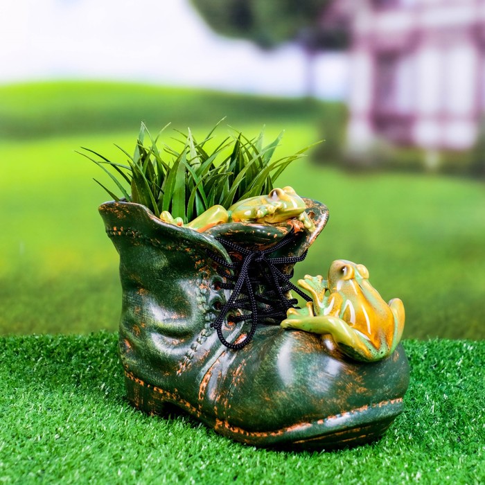 Кашпо "Ботинок с жабами" 19х13см
Кашпо "Ботинок с жабами" 19х13см