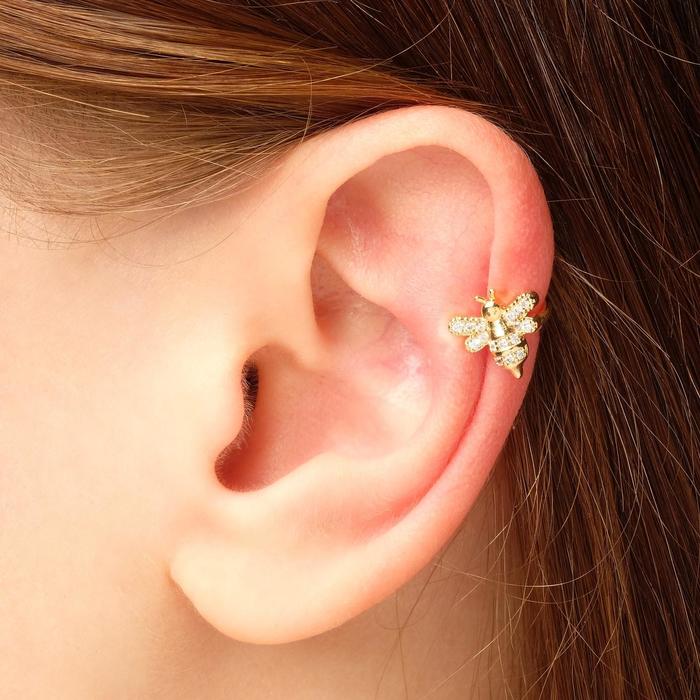 Серьга "Каффа" пчёлка, цвет белый в золоте
Серьга "Каффа" пчёлка, цвет белый в золоте