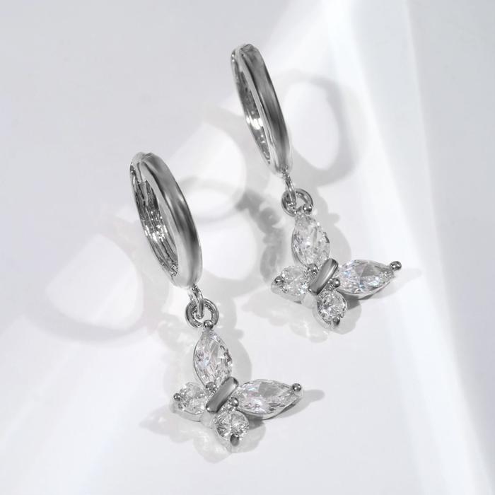 Серьги со стразами "Сказка" камни, цвет белый в серебре
Серьги со стразами "Сказка" камни, цвет белый в серебре