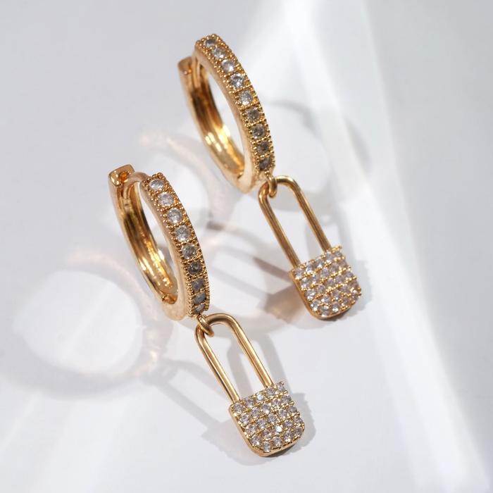 Серьги со стразами "Сказка" булавки на кольце, цвет белый в золоте 
Серьги со стразами "Сказка" булавки на кольце, цвет белый в золоте