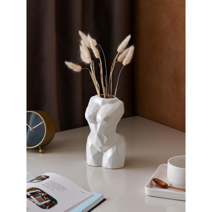 Ваза керамическая "Тело женщины", настольная, геометрия, белая глянцевая, 19 см
Ваза керамическая "Тело женщины", настольная, геометрия, белая глянцевая, 19 см