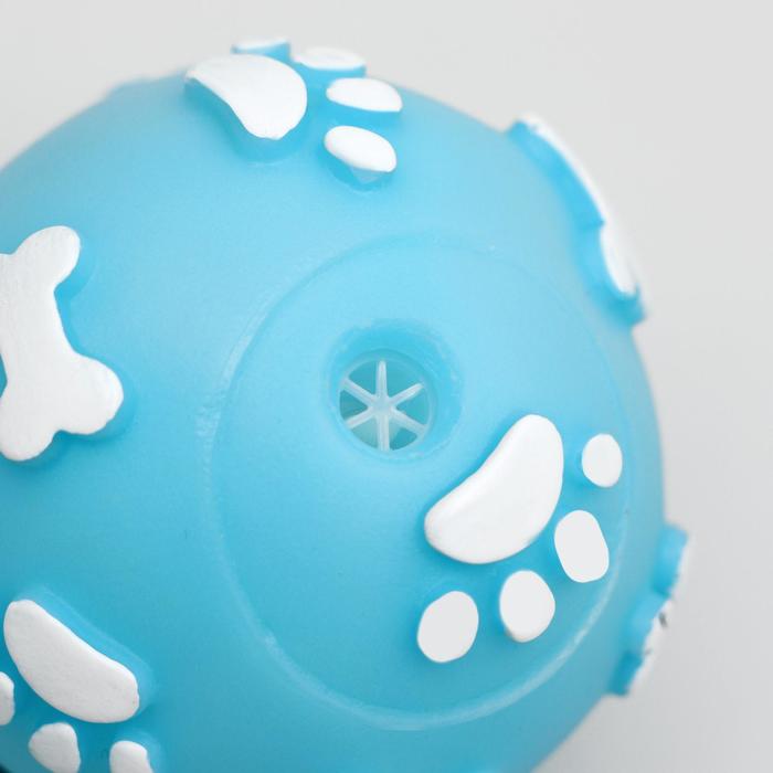 фото Мячик пищащий "лапки" для собак, 5,5 см, голубой пижон