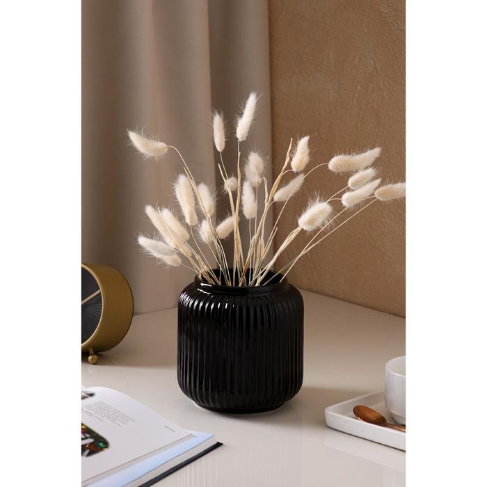 Ваза керамическая "Юта", настольная, чёрная, 15 см
Ваза керамическая "Юта", настольная, чёрная, 15 см