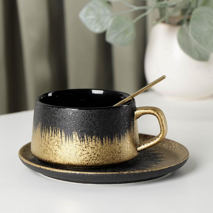 Чайная пара с ложкой Gold, чашка 240 мл, 11,5×8,5×6,5 см, блюдце d=14,5 см 
Чайная пара с ложкой Gold, чашка 240 мл, 11,5×8,5×6,5 см, блюдце d=14,5 см