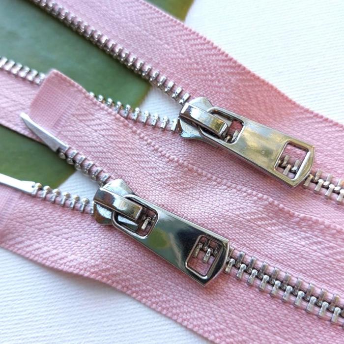 Молния металлическая, с двумя замками №5ТТ, размер 110 см, цвет пыльная роза
Молния металлическая, с двумя замками №5ТТ, размер 110 см, цвет пыльная роза