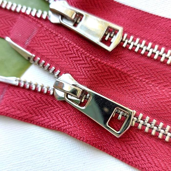 Молния металлическая, с двумя замками №5ТТ, размер 75 см, цвет красный чили
Молния металлическая, с двумя замками №5ТТ, размер 75 см, цвет красный чили