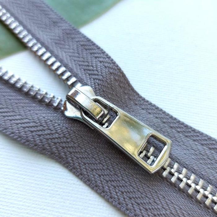 Молния металлическая разъемная №5ТТ, размер 75 см, цвет тёмно-серый
Молния металлическая разъемная №5ТТ, размер 75 см, цвет тёмно-серый