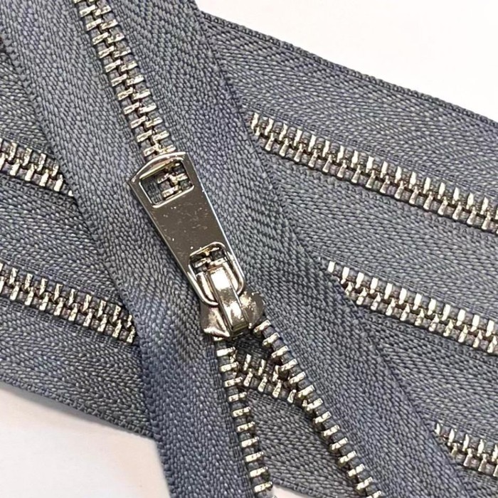 Молния металлическая, с двумя замками №5ТТ, размер 75 см, цвет серый
Молния металлическая, с двумя замками №5ТТ, размер 75 см, цвет серый