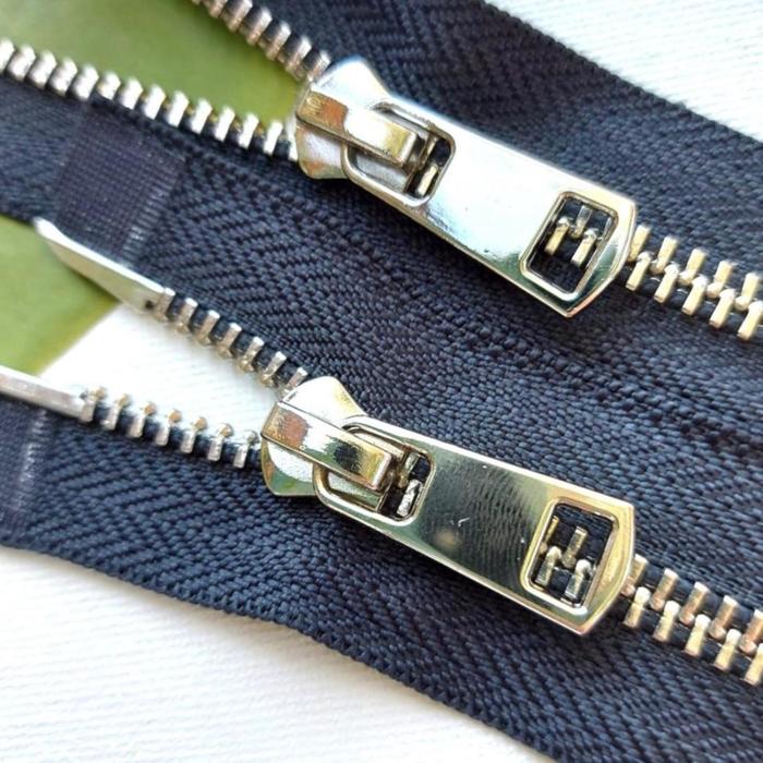 Молния металлическая, с двумя замками №5ТТ, размер 110 см, цвет тёмно-синий 
Молния металлическая, с двумя замками №5ТТ, размер 110 см, цвет тёмно-синий