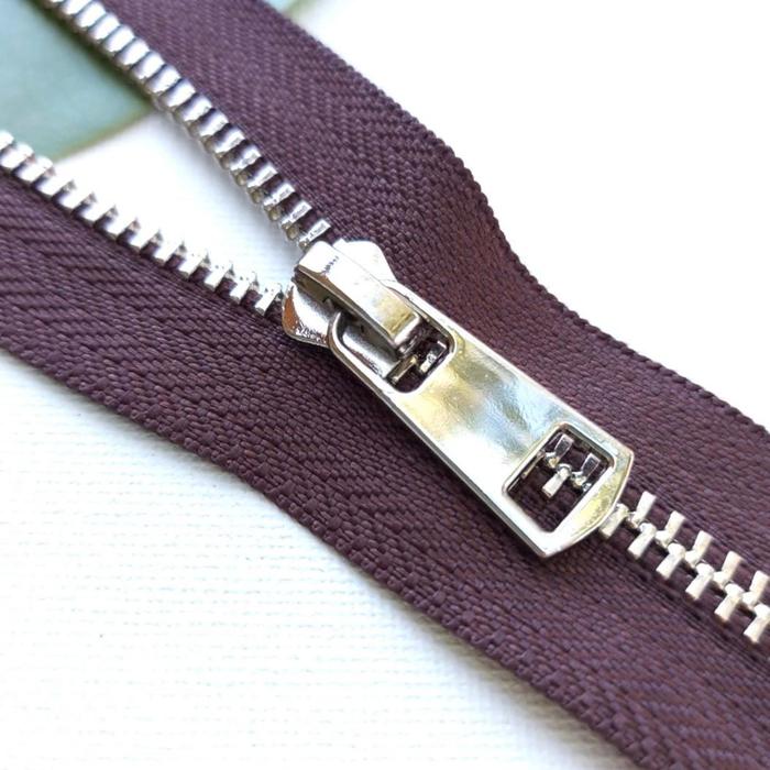 Молния металлическая разъемная №5ТТ, размер 65 см, цвет тёмно-коричневый
Молния металлическая разъемная №5ТТ, размер 65 см, цвет тёмно-коричневый