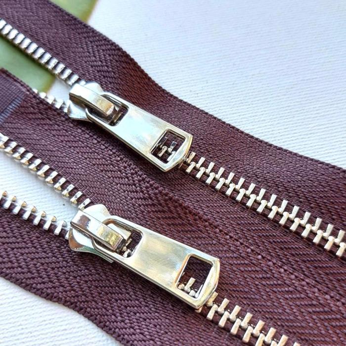 Молния металлическая, с двумя замками №5ТТ, размер 110 см, цвет тёмно-коричневый
Молния металлическая, с двумя замками №5ТТ, размер 110 см, цвет тёмно-коричневый