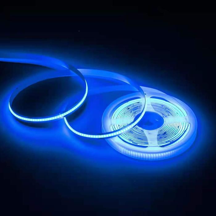 фото Светодиодная лента apeyron electrics 5 м, ip20, cob, 512 led/м, 11 вт/м, 24 в, свечение синее