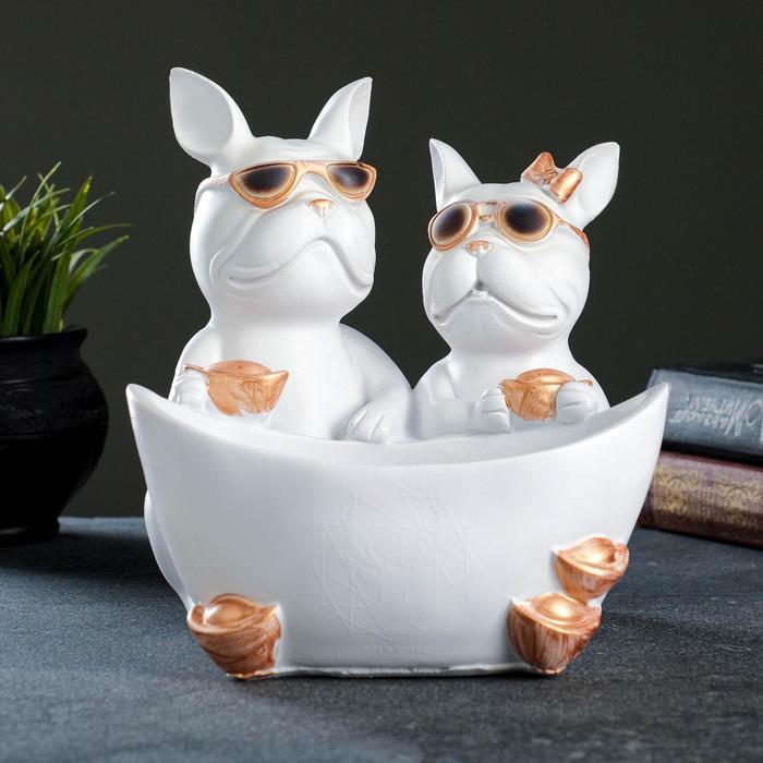 Подставка конфетница "Два бульдога" белая, 21х19х19см
Подставка конфетница "Два бульдога" белая, 21х19х19см