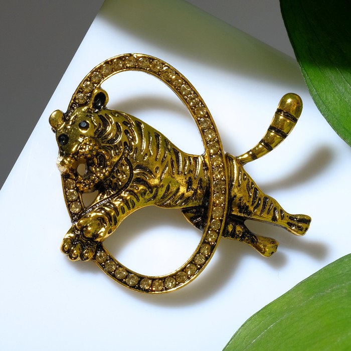 Брошь "Тигр" прыжок в кольцо, цвет коричневый в чернёном золоте
Брошь "Тигр" прыжок в кольцо, цвет коричневый в чернёном золоте