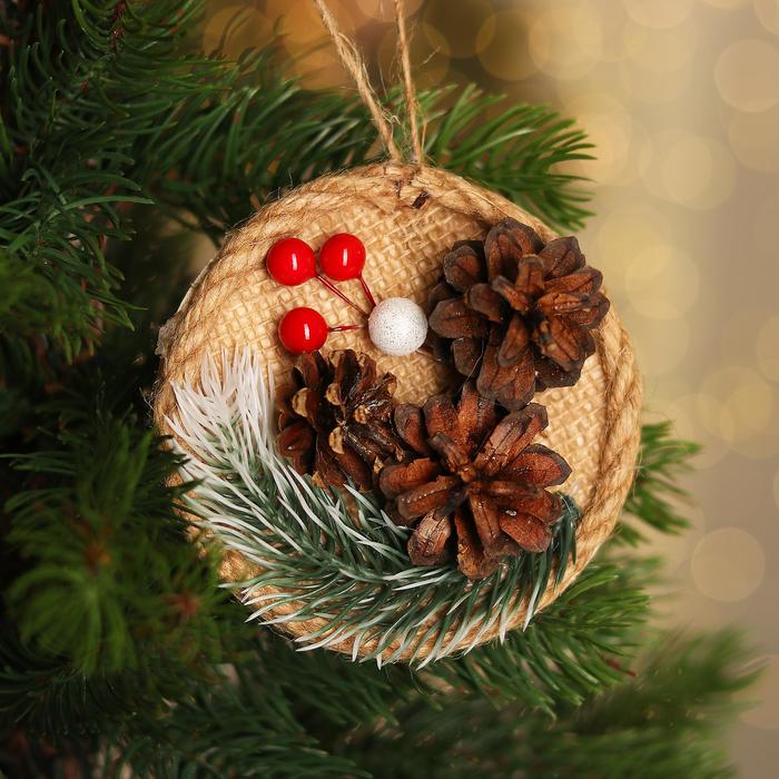 Декоративное украшение с подвеской
Декоративное украшение с подвеской