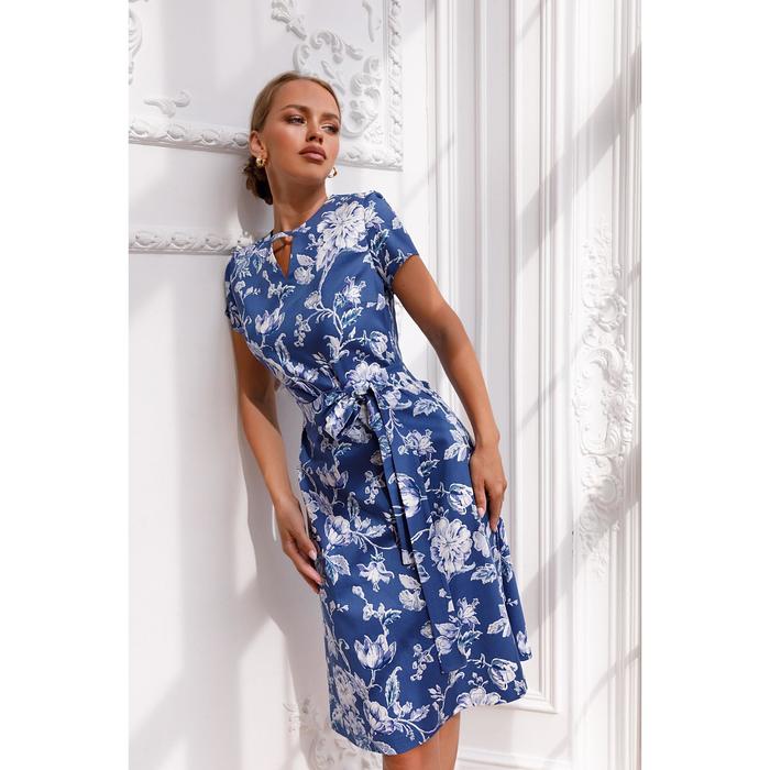 Платье женское, размер 44
Платье женское, размер 44