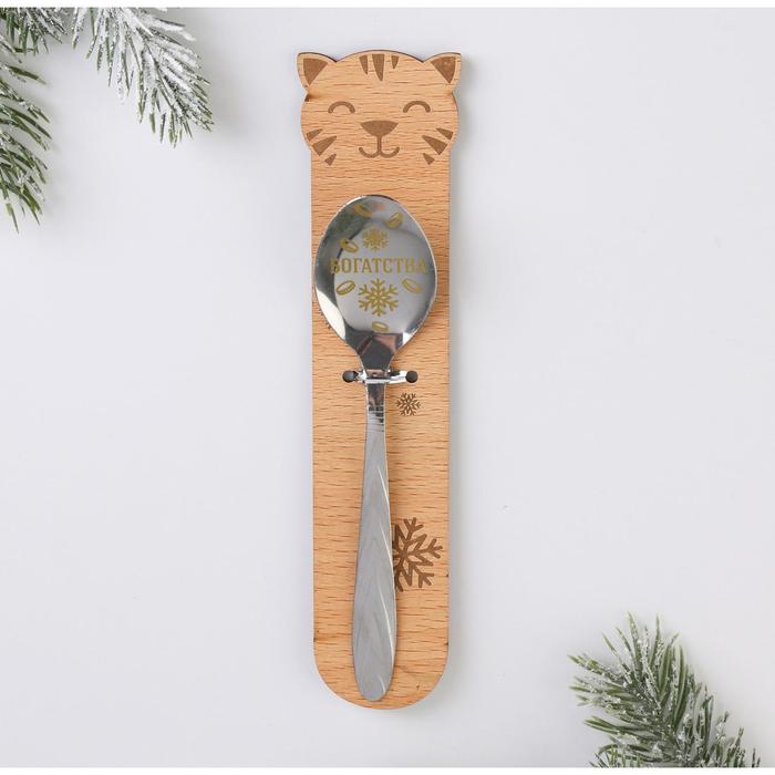 фото Ложка на деревянной подложке "богатства", 17 х 3,5 см