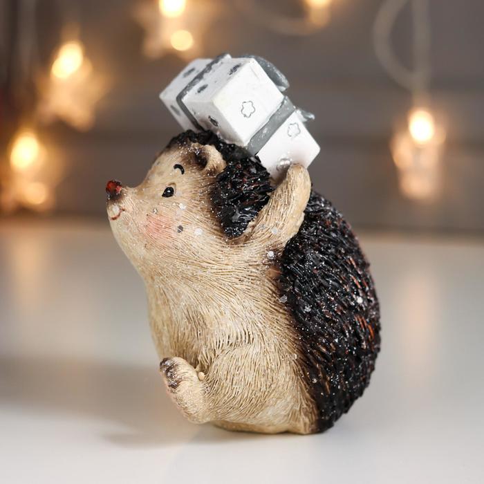 Сувенир полистоун "Ёжик с подарком" 12,5х10х8,5 см
Сувенир полистоун "Ёжик с подарком" 12,5х10х8,5 см