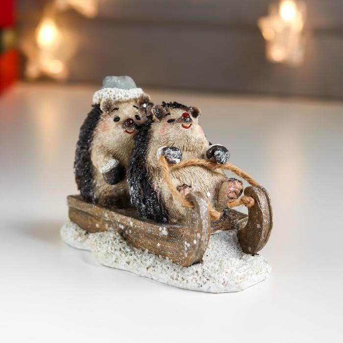 Сувенир полистоун "Ёжики на санках" 9,7х8,5х15 см
Сувенир полистоун "Ёжики на санках" 9,7х8,5х15 см