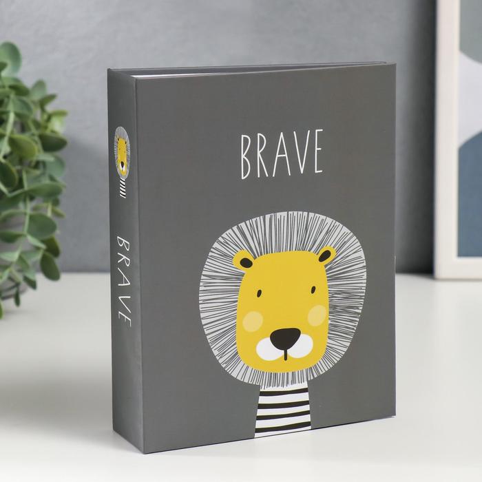 Фотоальбом на 100 фото 10х15 см "Смелый лев" 17,9х14,1х5 см
Фотоальбом на 100 фото 10х15 см "Смелый лев" 17,9х14,1х5 см