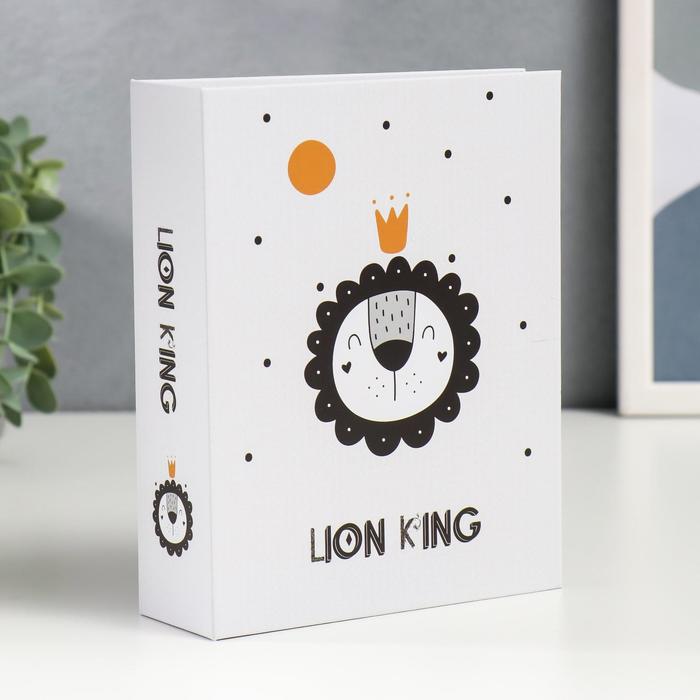 Фотоальбом на 100 фото 10х15 см "Король лев" 17,9х14,1х5 см 
Фотоальбом на 100 фото 10х15 см "Король лев" 17,9х14,1х5 см