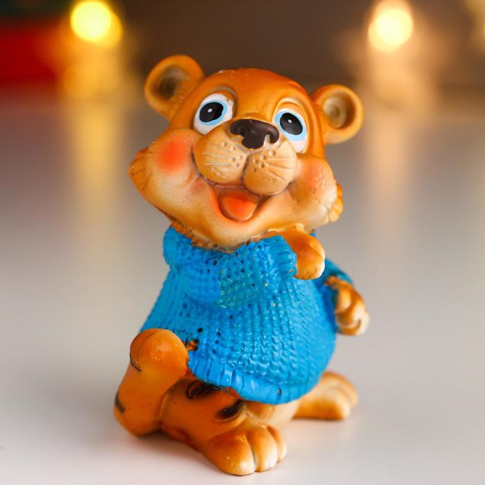 фото Сувенир полистоун "тигруша в ярком свитере" микс 6,5х4х5,7 см