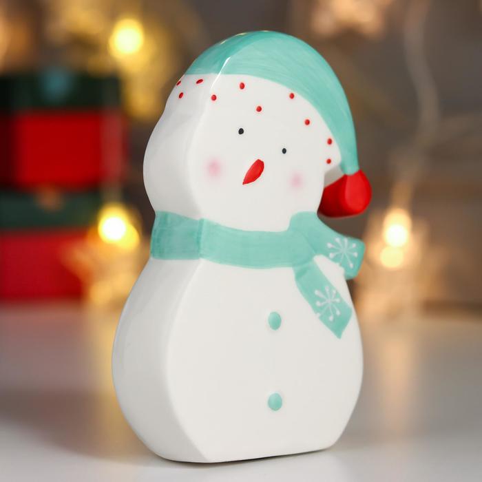 фото Сувенир керамика "снеговичок, бирюзовый колпак и шарф" 14х3,3х8 см