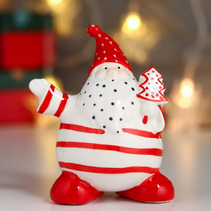 Сувенир керамика "Дед Мороз, полосатый кафтан, красный колпак, с ёлочкой" 10,9х6,7х9 см
Сувенир керамика "Дед Мороз, полосатый кафтан, красный колпак, с ёлочкой" 10,9х6,7х9 см