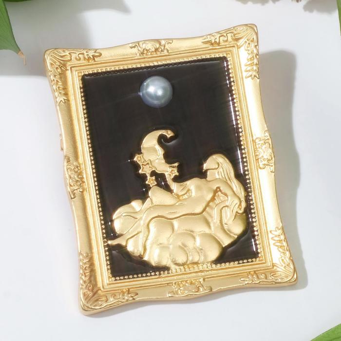 Брошь "Дева" на облаках, цвет чёрно-белый в матовом золоте
Брошь "Дева" на облаках, цвет чёрно-белый в матовом золоте