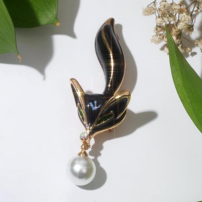 Брошь "Лиса" с бусиной, цвет чёрно-белый в золоте 
Брошь "Лиса" с бусиной, цвет чёрно-белый в золоте