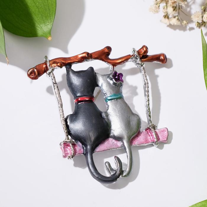 Брошь "Котики" на качели, цветная в серебре
Брошь "Котики" на качели, цветная в серебре