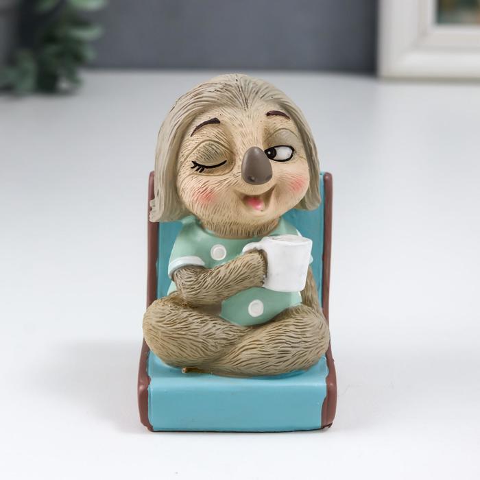 Сувенир полистоун "Ленивец в кресле с чашкой чая" 9х5,5х5 см
Сувенир полистоун "Ленивец в кресле с чашкой чая" 9х5,5х5 см