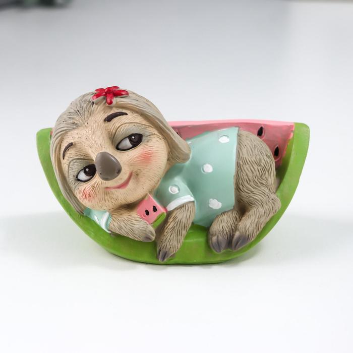 Сувенир полистоун "Ленивец с арбузиком" 6х6х9 см
Сувенир полистоун "Ленивец с арбузиком" 6х6х9 см