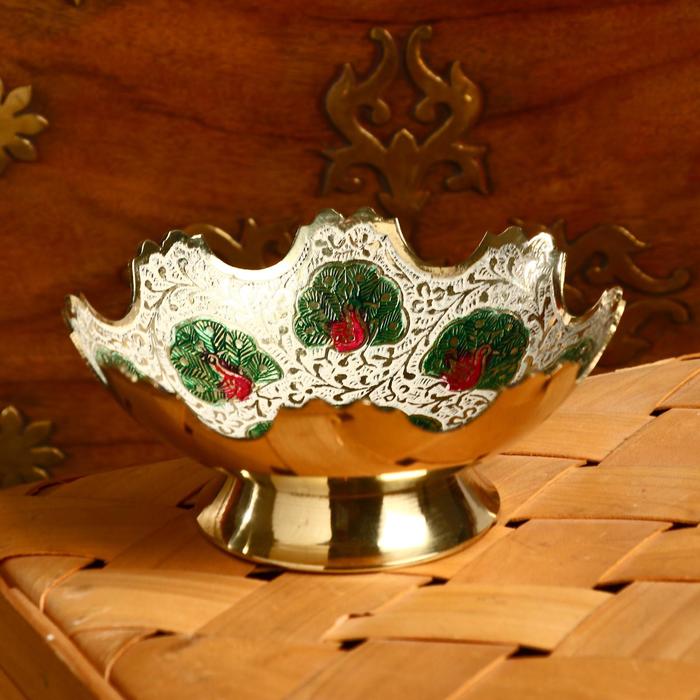 Блюдце латунь "Лия" 12х12х5 см
Блюдце латунь "Лия" 12х12х5 см