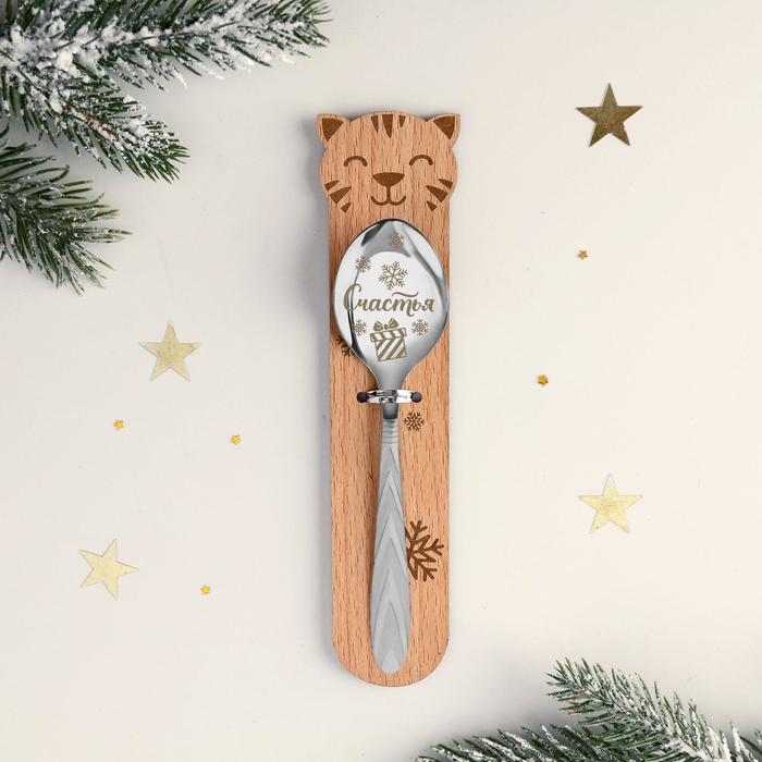 фото Ложка на деревянной подложке "счастья", 17 х 3,5 см