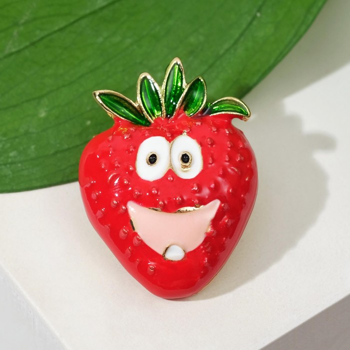 Брошь "Ягода клубника" эмоция влюблённости, цвет красно-зелёный в золоте
Брошь "Ягода клубника" эмоция влюблённости, цвет красно-зелёный в золоте