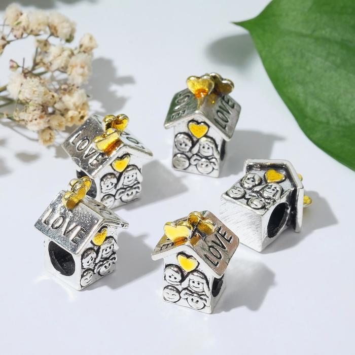 Талисман "Детский рисунок" семья, цвет серебристо-золотой
Талисман "Детский рисунок" семья, цвет серебристо-золотой