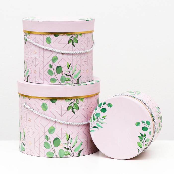 Набор круглых коробок 3 в 1, розовый, 23 x 19.5 - 17 x 14 см
Набор круглых коробок 3 в 1, розовый, 23 x 19.5 - 17 x 14 см
