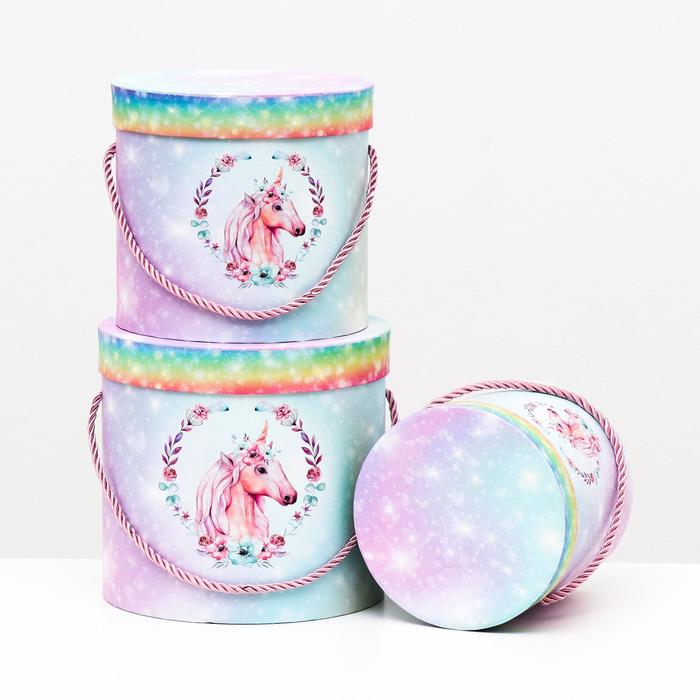 Набор круглых коробок 3 в 1 "Розовый единорог" 18 x 17.2 - 12 x 12.2 см
Набор круглых коробок 3 в 1 "Розовый единорог" 18 x 17.2 - 12 x 12.2 см