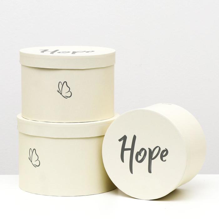 Набор круглых коробок 3 в 1, белый, 24.7 x 17 - 21 x 14 см
Набор круглых коробок 3 в 1, белый, 24.7 x 17 - 21 x 14 см