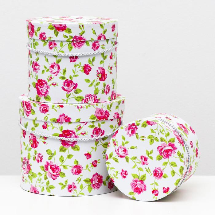 Набор круглых коробок 3 в 1, белый, 23 x 19.5 - 17 x 14 см
Набор круглых коробок 3 в 1, белый, 23 x 19.5 - 17 x 14 см