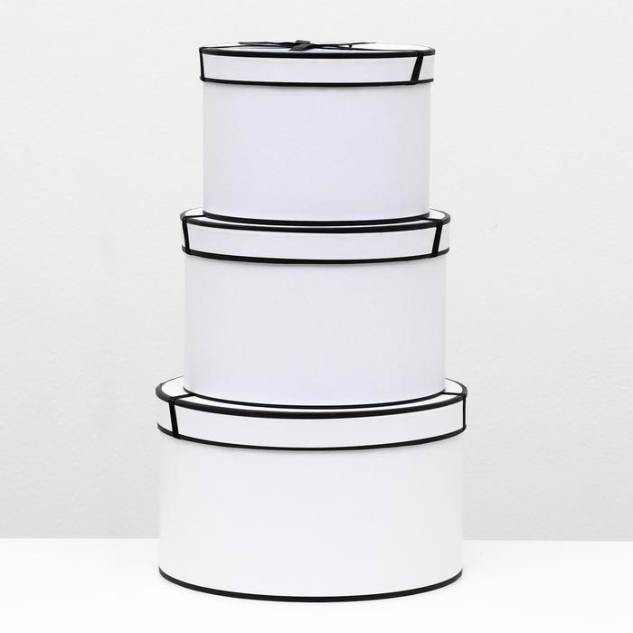 Набор круглых коробок 3 в 1, белый, 25.5 x 15 - 19 x 13.5 см
Набор круглых коробок 3 в 1, белый, 25.5 x 15 - 19 x 13.5 см