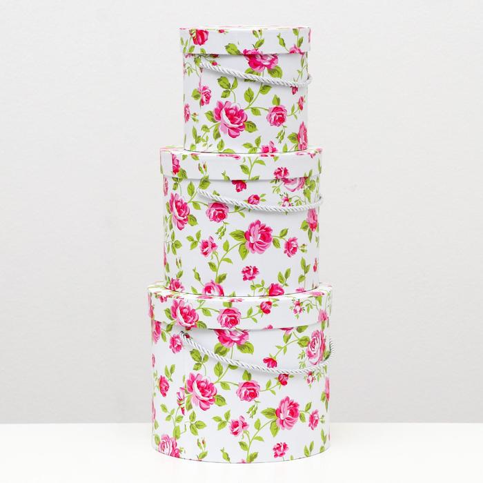 Набор круглых коробок 3 в 1, белый, 20 x 17,2 - 14 x 12,6 см
Набор круглых коробок 3 в 1, белый, 20 x 17,2 - 14 x 12,6 см