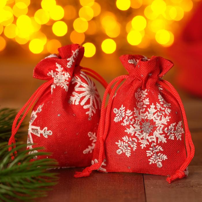 Мешочек новогодний "Снежинки", 7*9см, цвет красно-белый 
Мешочек новогодний "Снежинки", 7*9см, цвет красно-белый