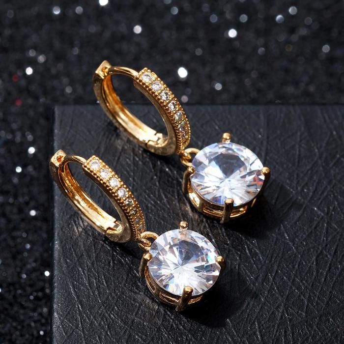 Серьги со стразами "Блум" полукруглое крепление, цвет белый в золоте
Серьги со стразами "Блум" полукруглое крепление, цвет белый в золоте