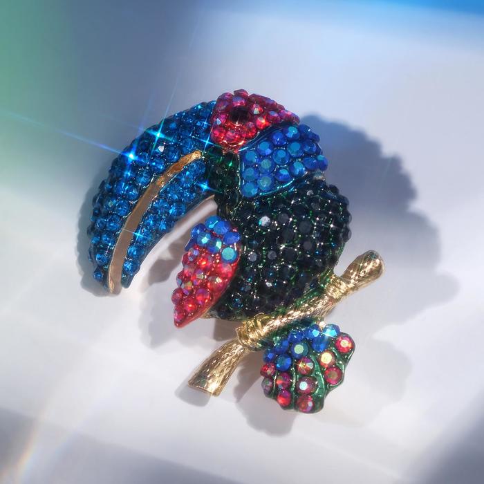 Брошь "Птица" тукан, цвет красно-синий в золоте
Брошь "Птица" тукан, цвет красно-синий в золоте