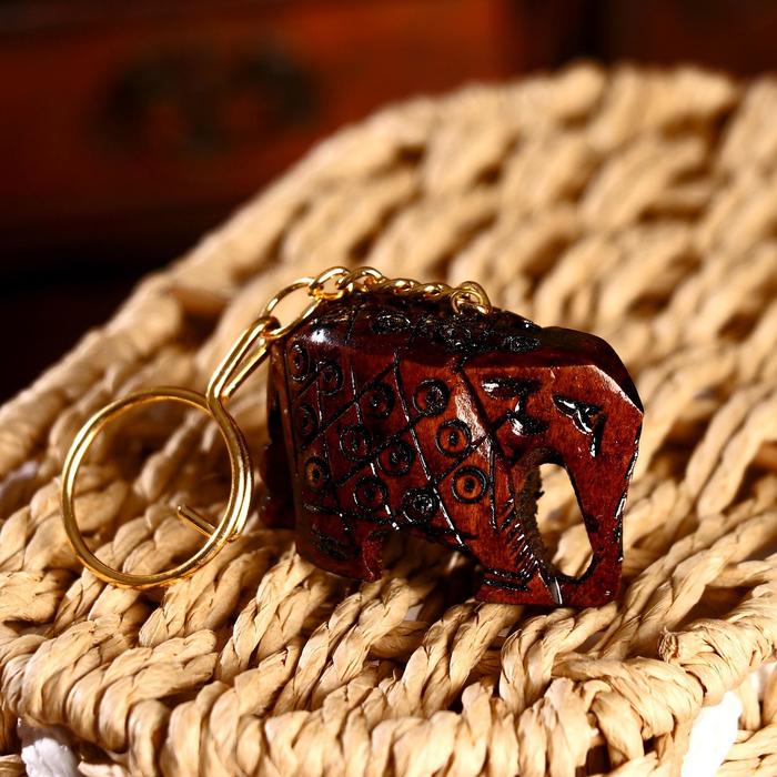 Брелок "Слон резной" дерево 4,5х2,5х9 см
Брелок "Слон резной" дерево 4,5х2,5х9 см