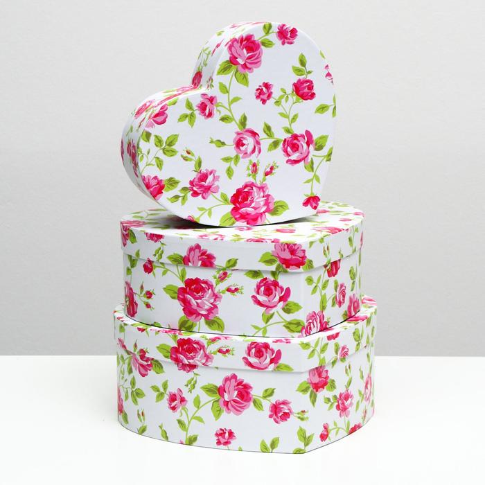 Набор коробок 3 в 1, "Сердца", 24 x 21 x 9.8 - 19 x 16.5 x 6.8 см
Набор коробок 3 в 1, "Сердца", 24 x 21 x 9.8 - 19 x 16.5 x 6.8 см