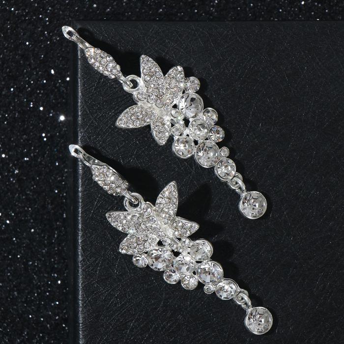 Серьги висячие со стразами "Бабочка на цветке", цвет белый в серебре
Серьги висячие со стразами "Бабочка на цветке", цвет белый в серебре